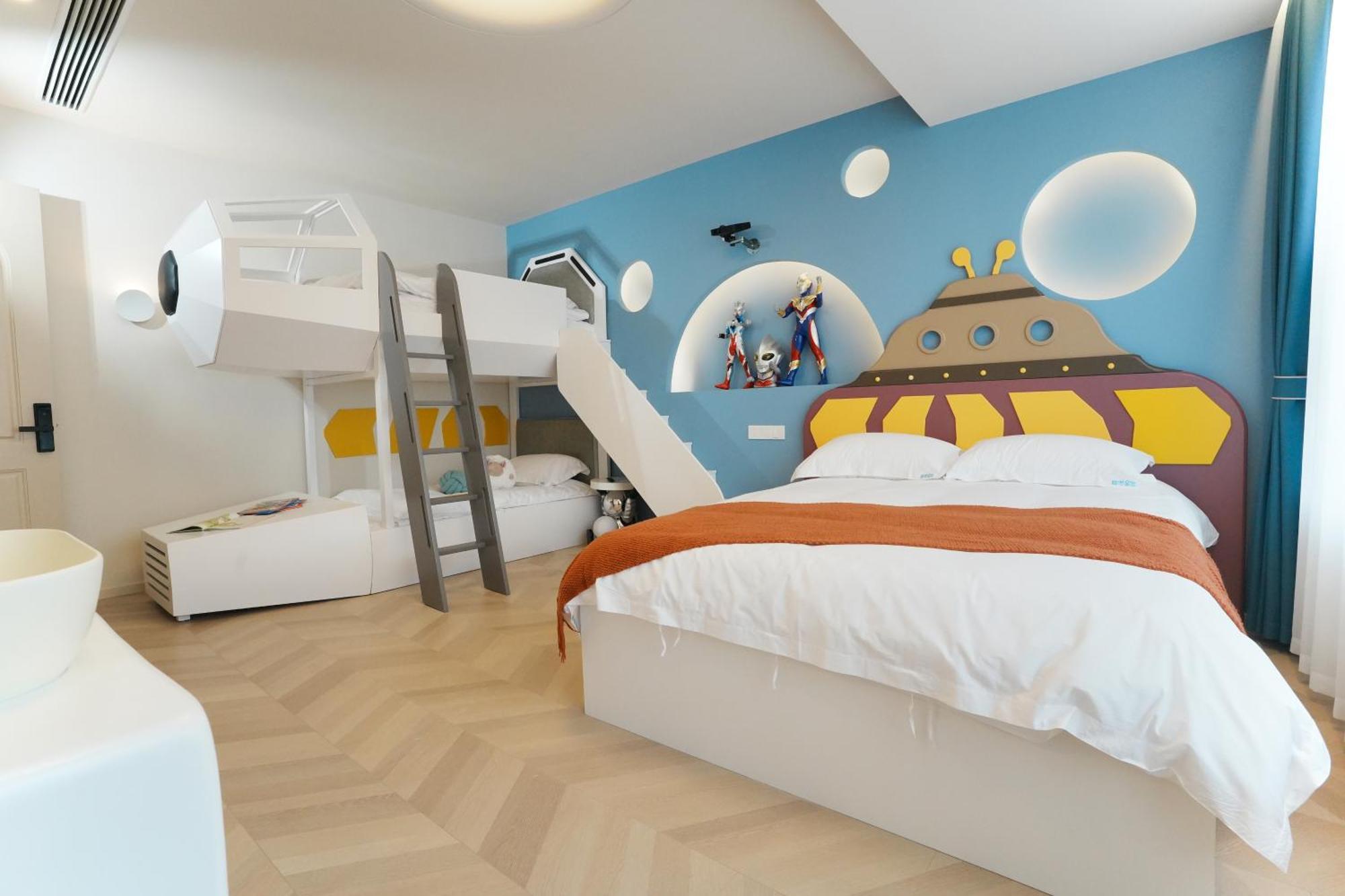 Dino Star - Near Disneyland Resort 3*