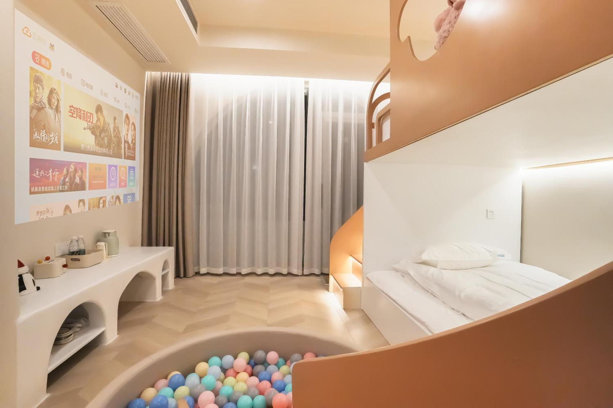 Dino Star - Near Disneyland Resort 3*